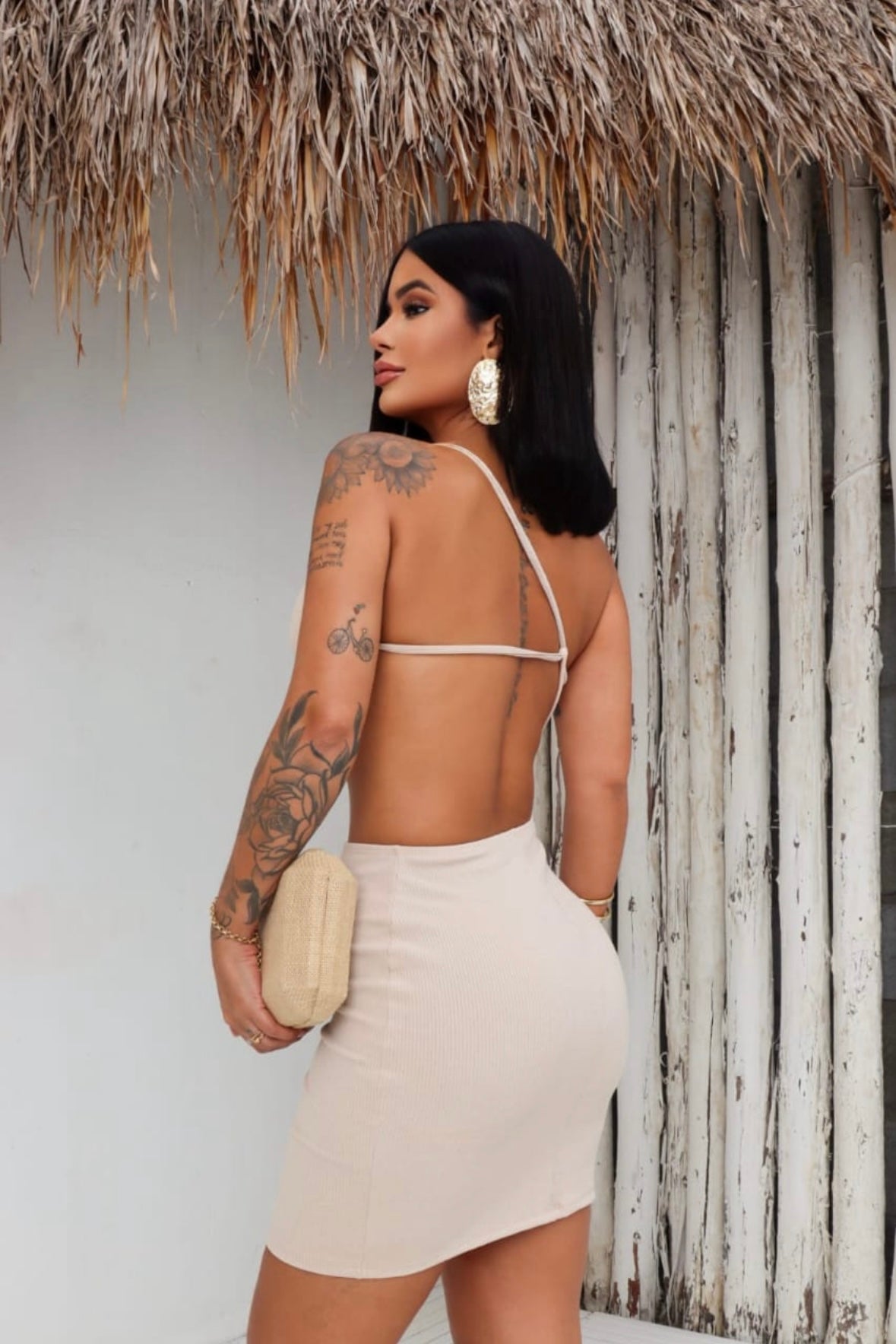 Vestido Curto Recorte Lateral Kiara