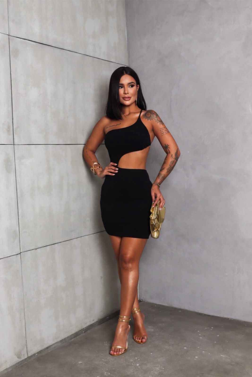 Vestido Curto Recorte Lateral Kiara